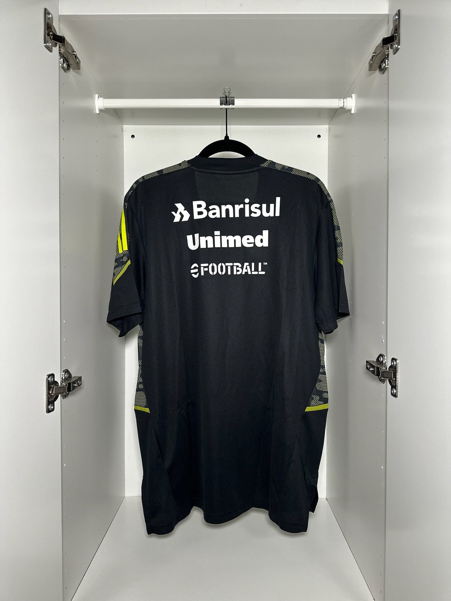 Internacional - adidas - 2021/2022 - TRAINING Kit