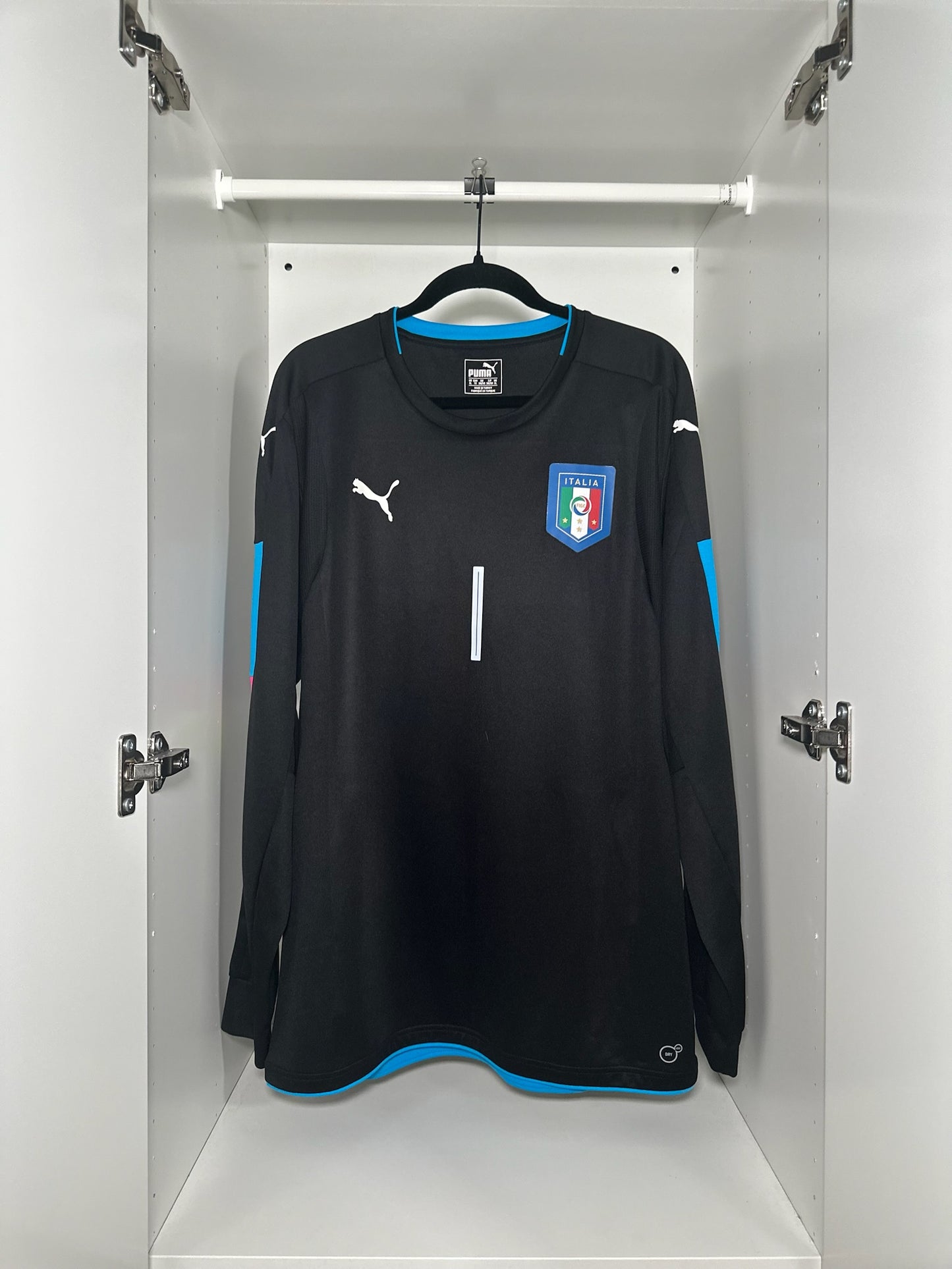 Italy Buffon #1 - Puma - 2016/2017 - AWAY GK Kit