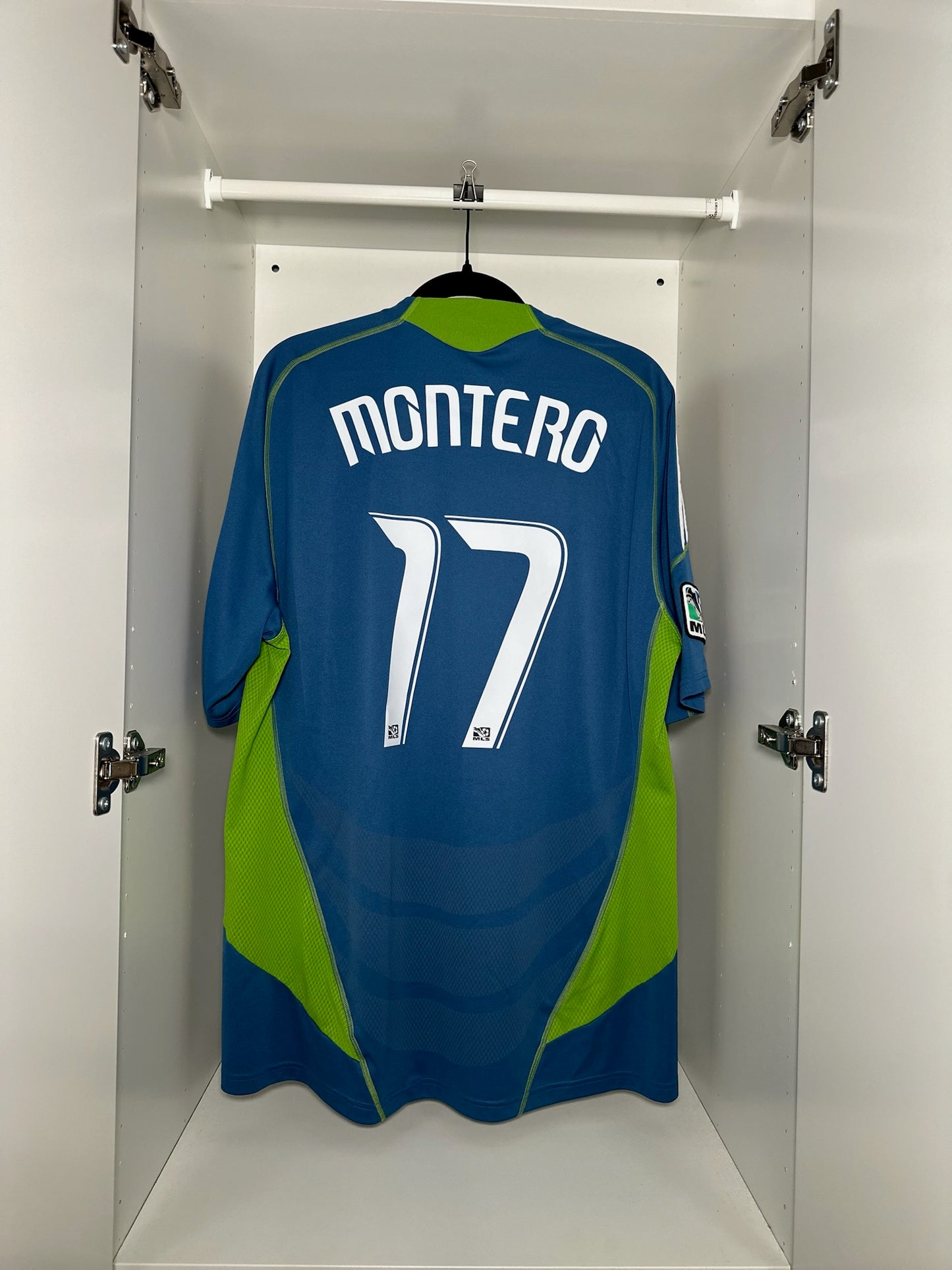 Seattle Sounders Montero #17 - adidas - 2009/2010 - AWAY Kit
