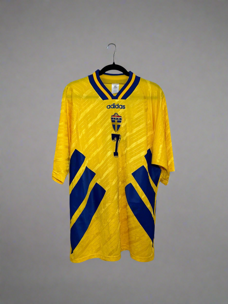 Sweden Larsson #7- adidas - 1994/1995 - HOME Kit