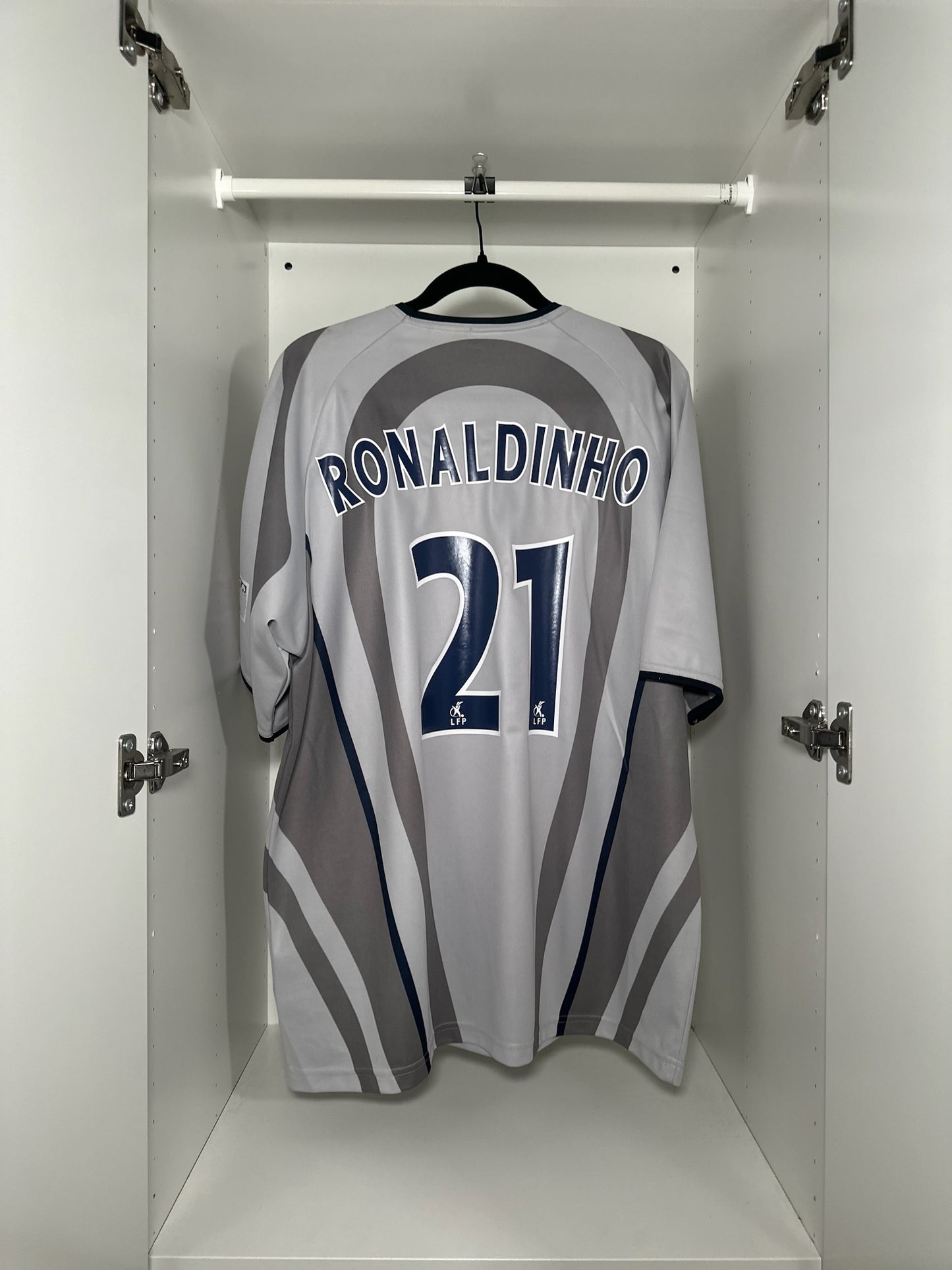Paris (PSG) Ronaldinho #21 - Nike - 2001/2002 - AWAY Kit