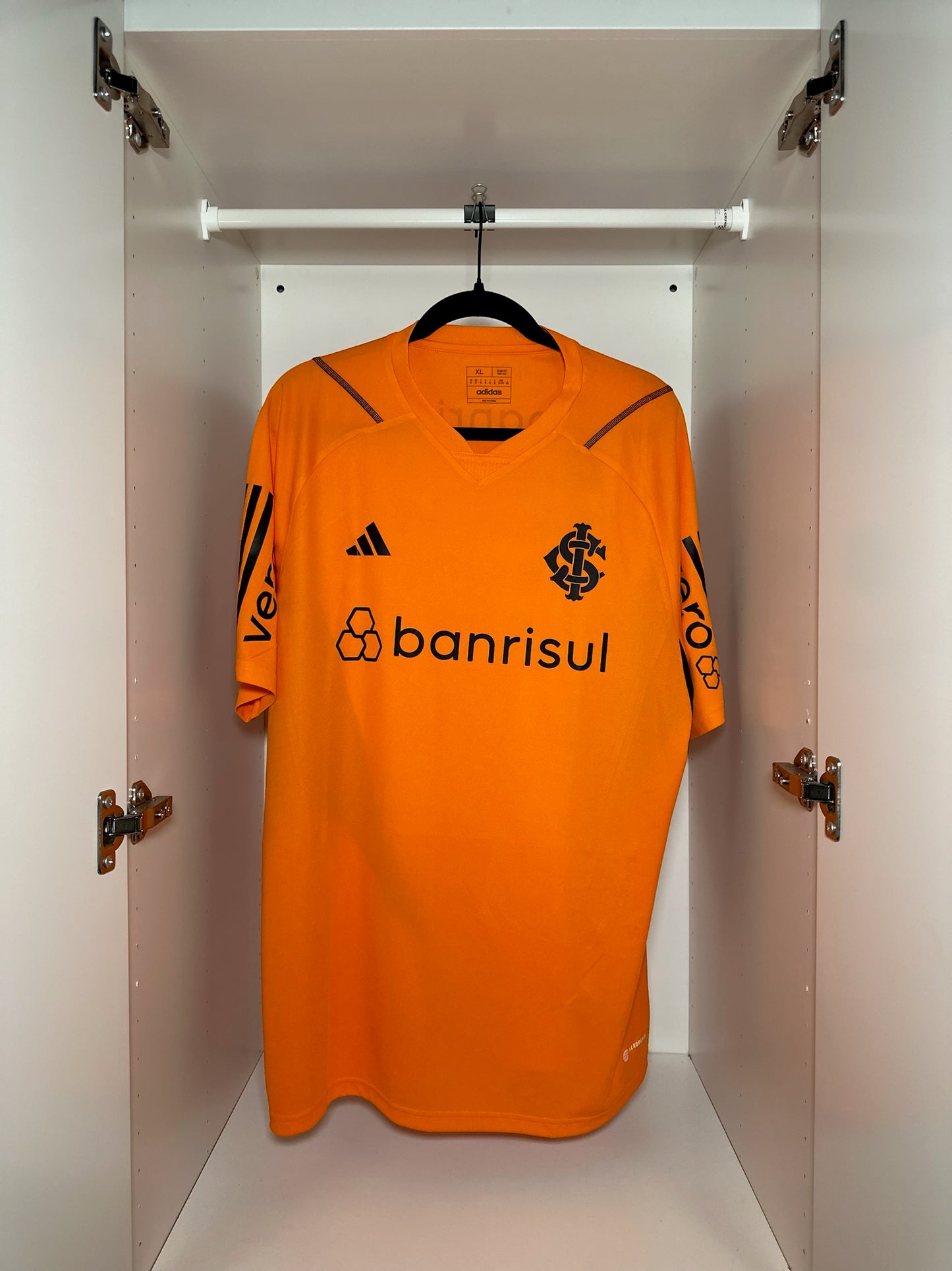 Internacional - adidas - 2023/2024 - TRAINING Kit