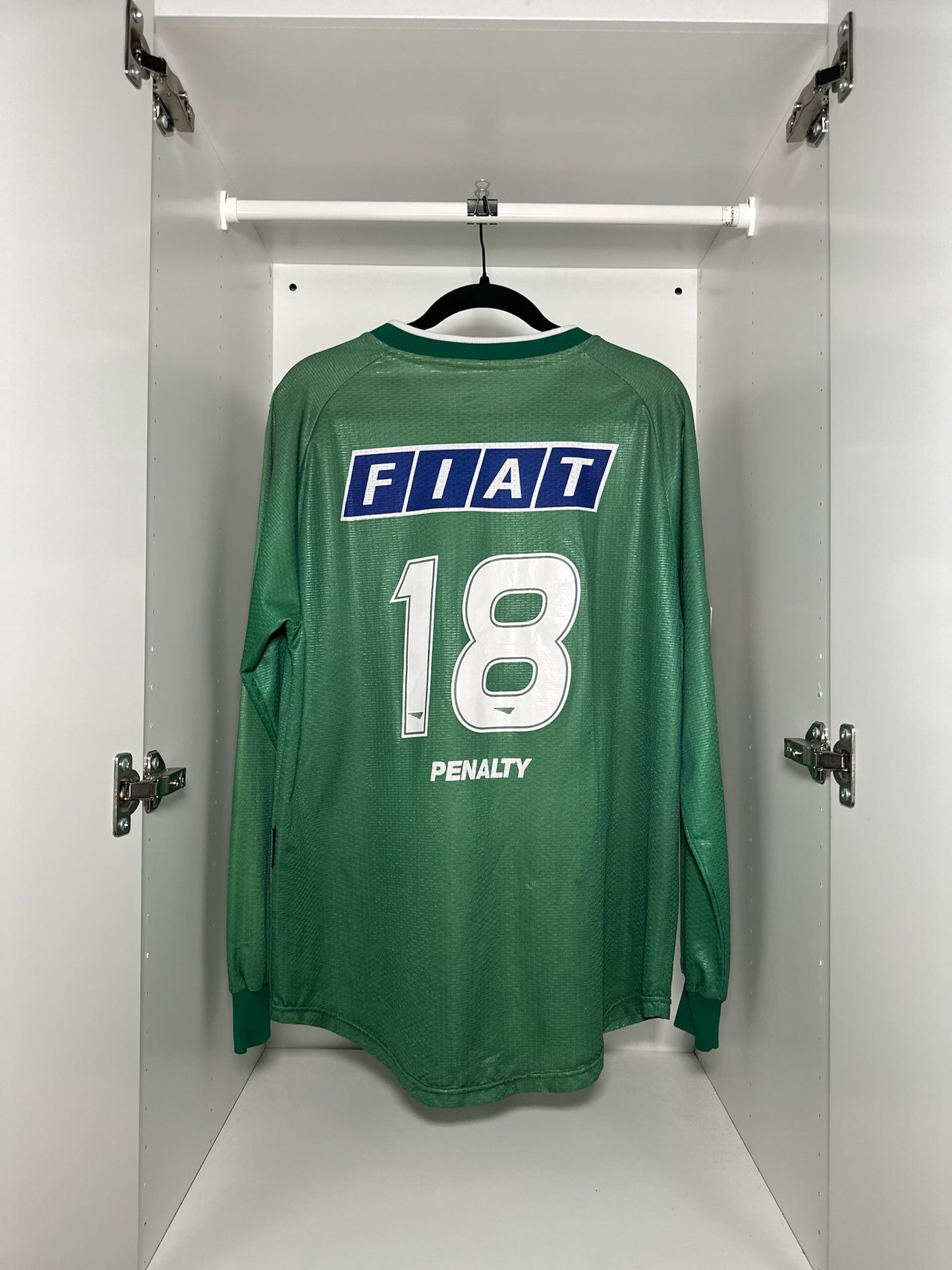 Goias Esporte Clube #18 - Penalty - 2001/2002 - HOME Kit