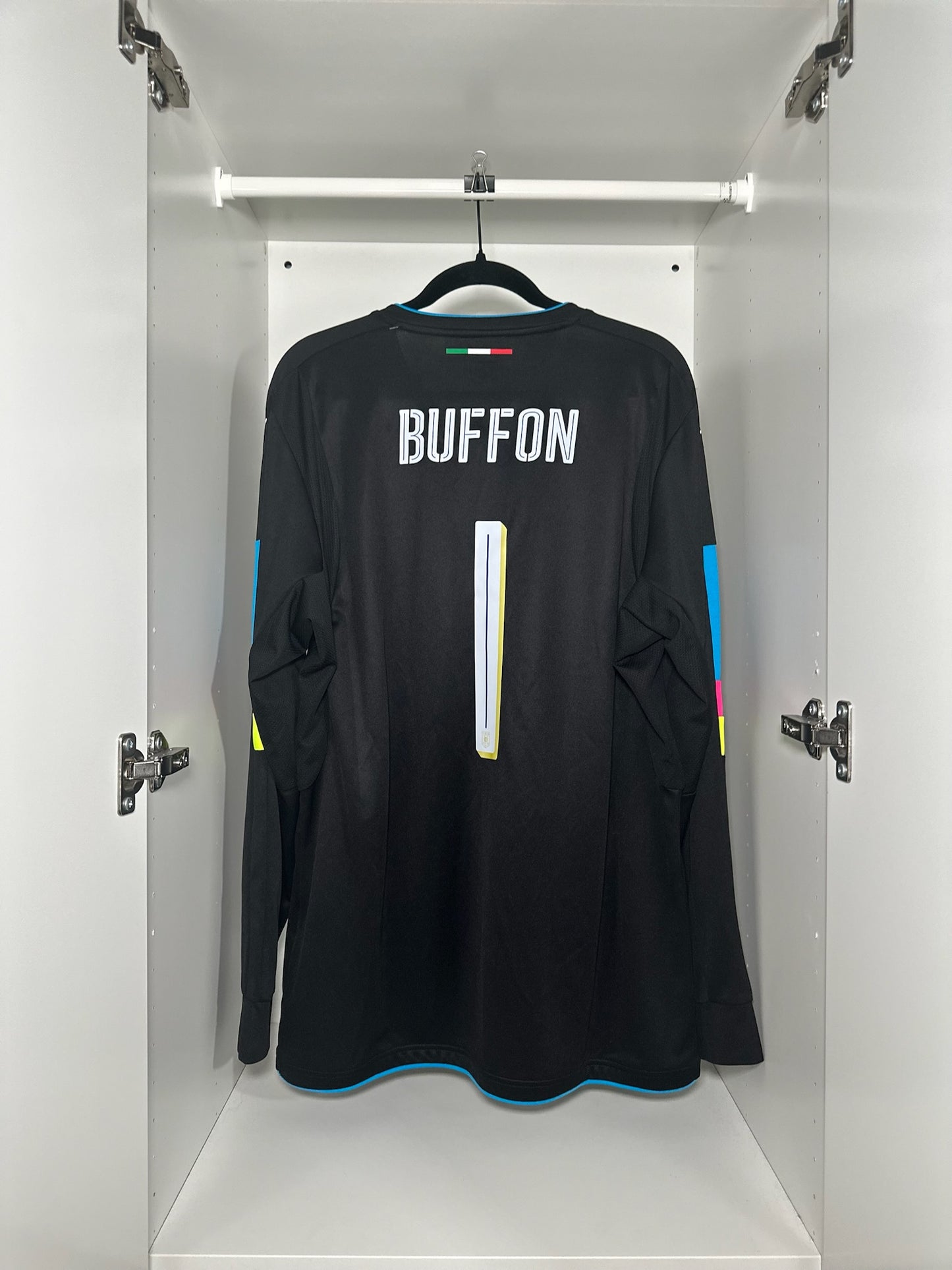 Italy Buffon #1 - Puma - 2016/2017 - AWAY GK Kit
