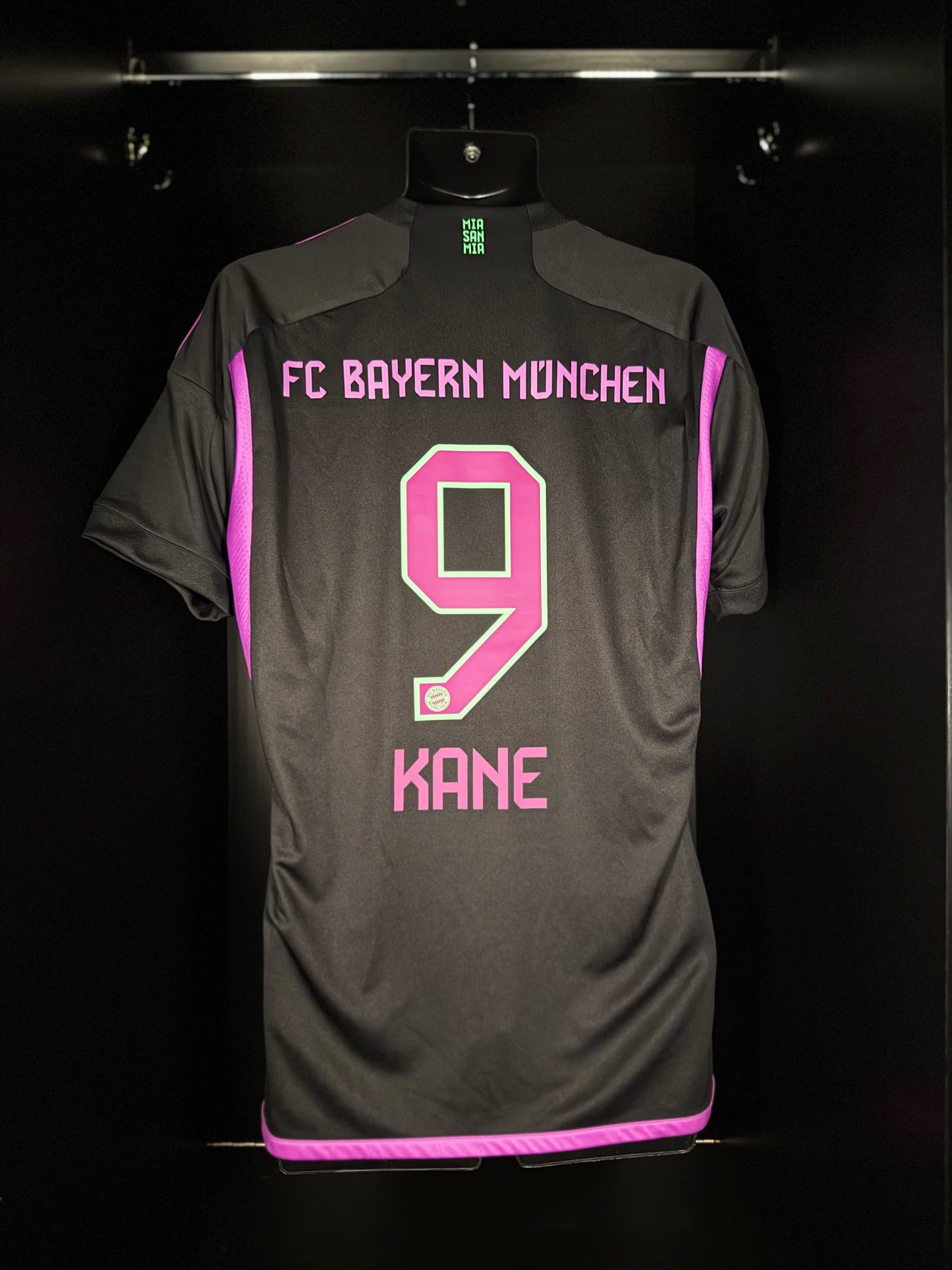 Bayern Munich Kane #9 - adidas - 2023/2024 - AWAY Kit