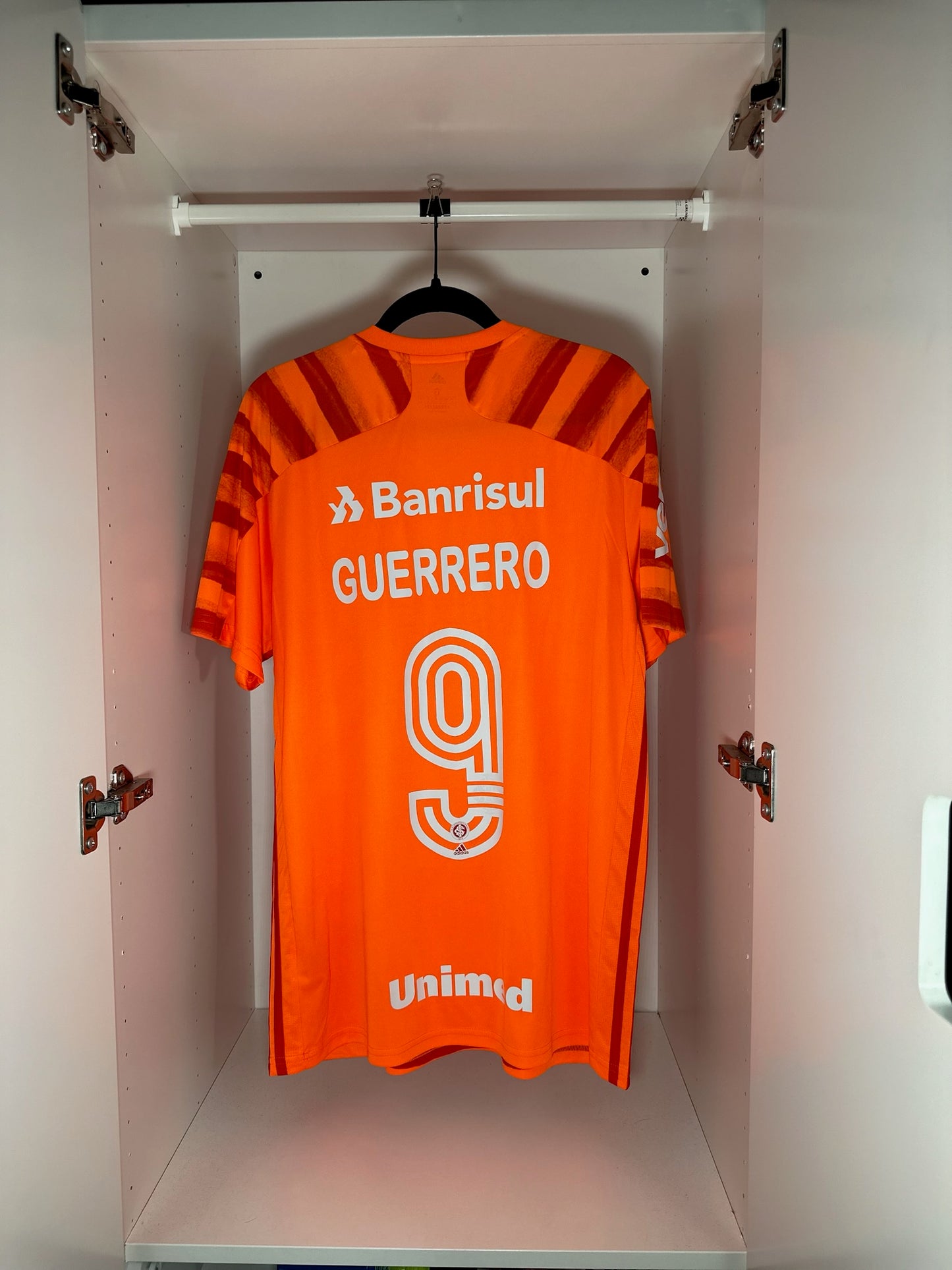 Internacional Guerrero #9 - adidas - 2020/2021 - THIRD Kit
