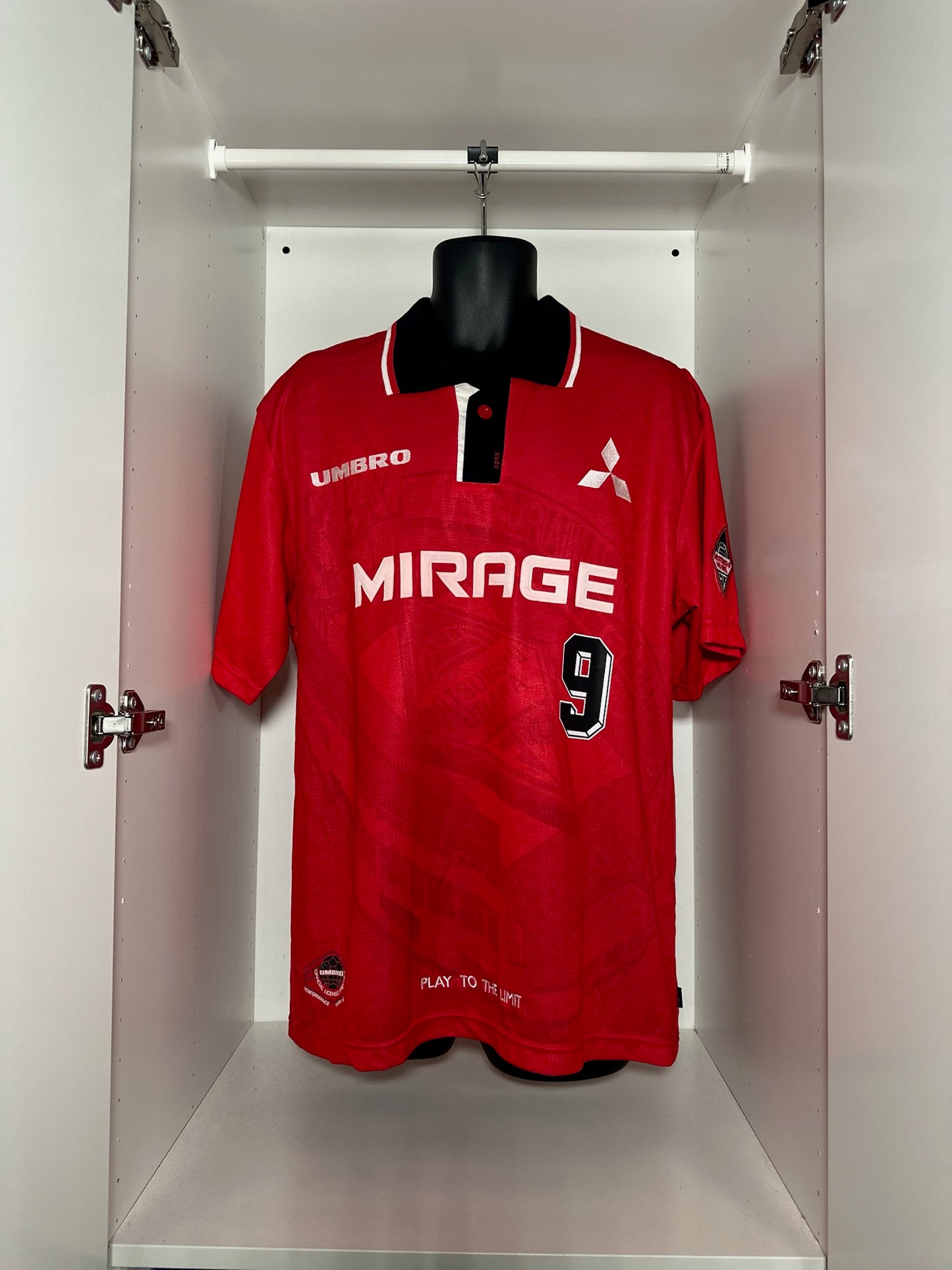 Urawa Red Diamonds Guido Buchwald #9 - Umbro - 1997/1998 - HOME Kit