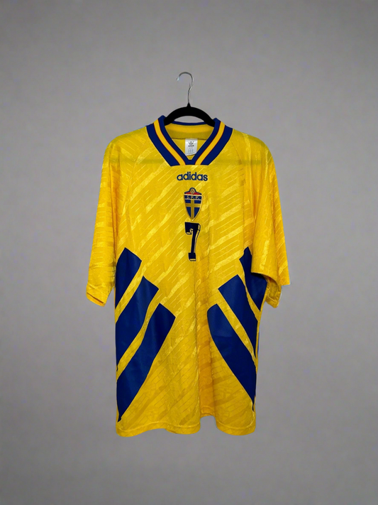 Sweden Larsson #7- adidas - 1994/1995 - HOME Kit