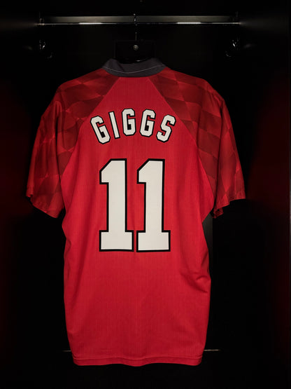 Manchester United Giggs #11 - Umbro - 1996/1998 - HOME Kit