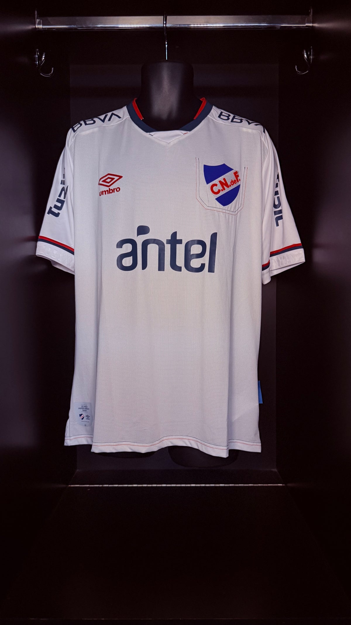 2022-2023 Club Nacional HOME Kit Soccer Jersey Football Shirt Umbro XL Authentic
