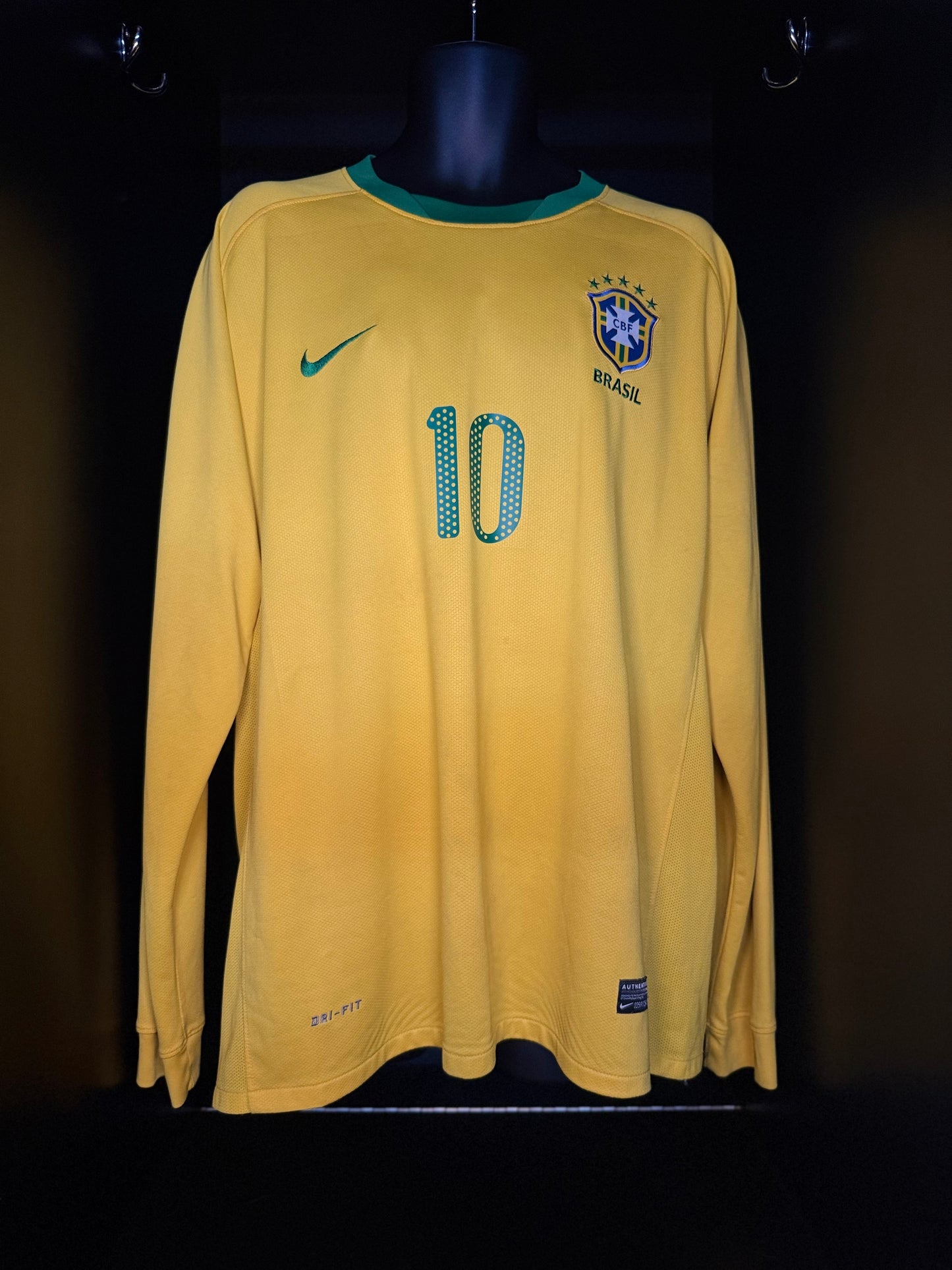 2010-2011 Brazil (CBF) Kaká #10 HOME Kit Soccer Jersey Shirt Nike Extra-Large Authentic