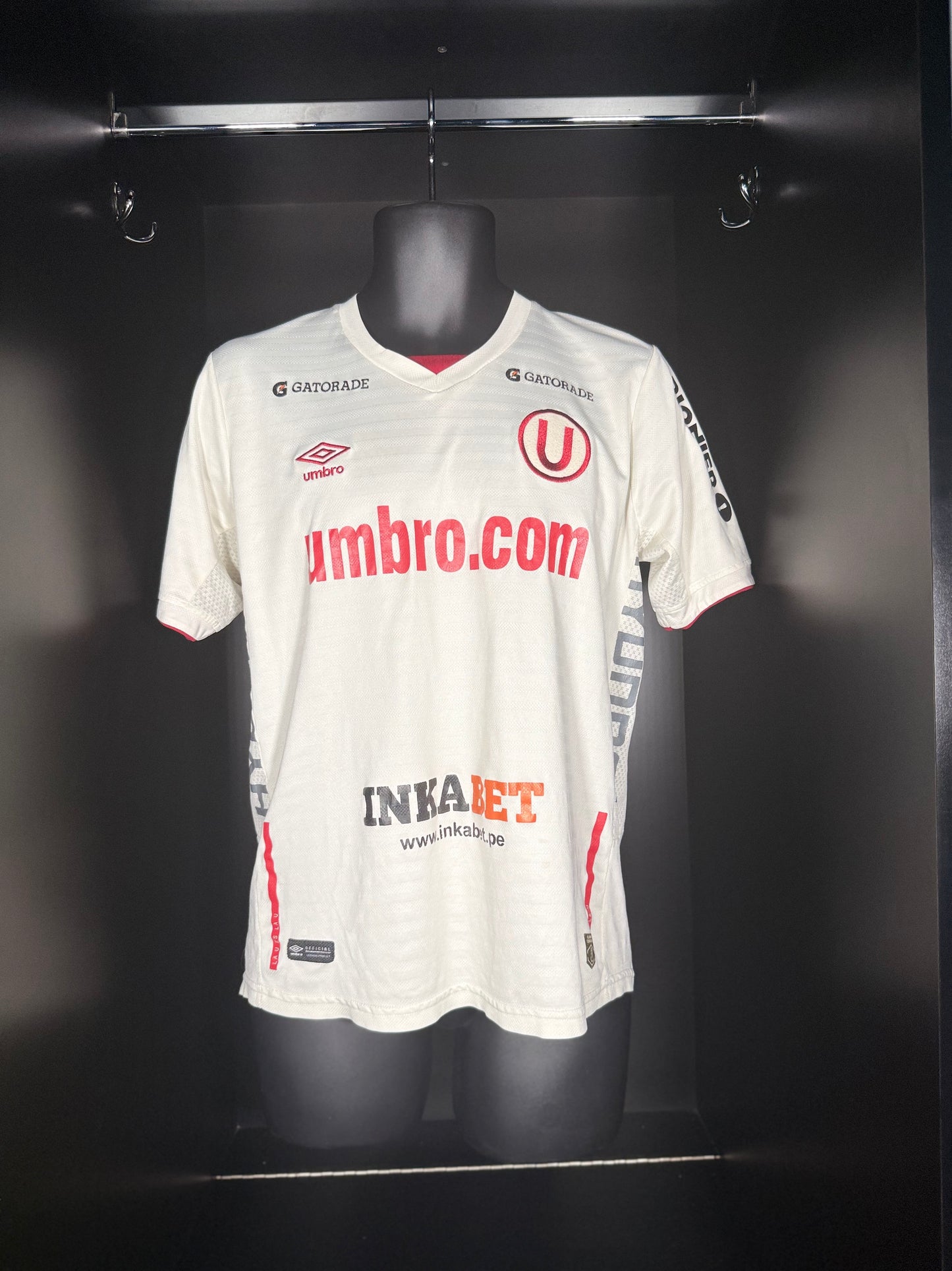 Universitario #28 - Umbro - 2016/2017 - HOME Kit